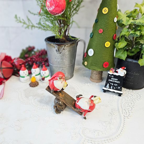 시소타는 선물 산타 인형