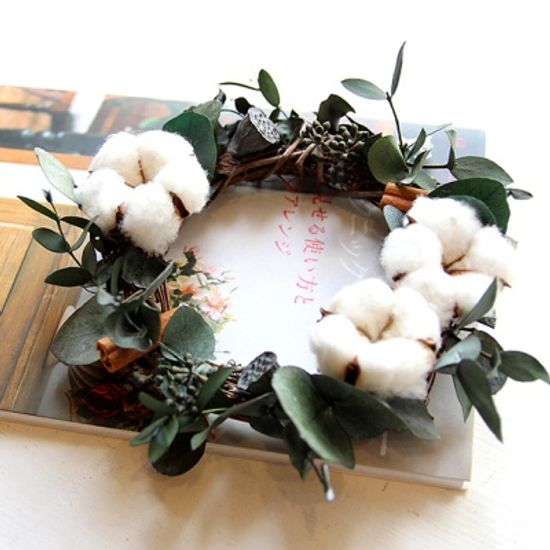 목화와 유칼립투스 리스