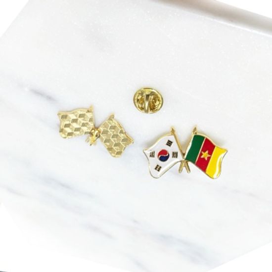 세계각국의 휘날리는 국기교차뺏지(한국-카메룬)