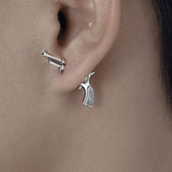 리볼버 총 권총 귀걸이 피어싱 귀찌 특이한 악세사리