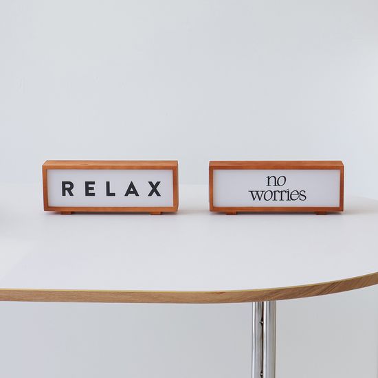 릴렉스 우드 테이블 인테리어 무드등