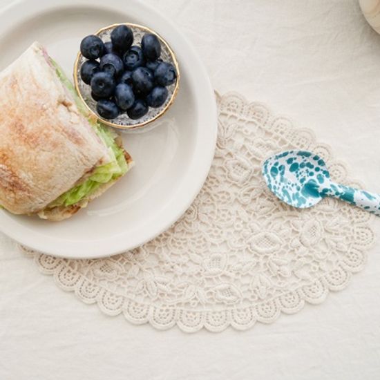 푸어링 레이스 테이블 데코