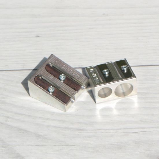 까렌다쉬 메탈 2홀 더블 마그네슘 연필깎이 476.002