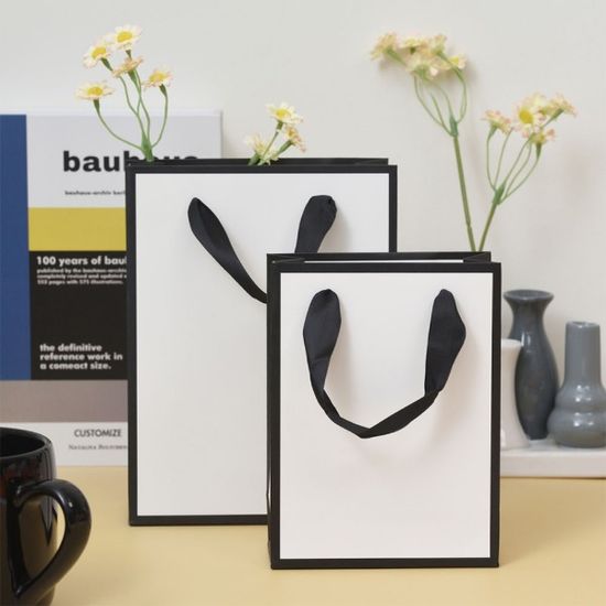 블랙 아웃라인 화이트 무광 코팅 종이 쇼핑백 세로형