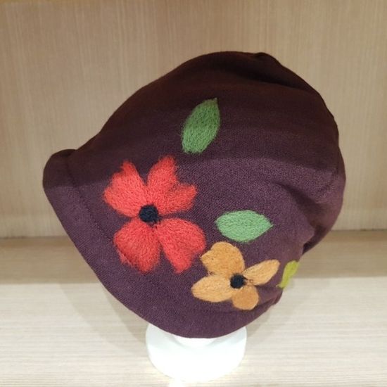 [애슬릿]꽃 실 자수 니트 두건 여성 겨울 비니 모자