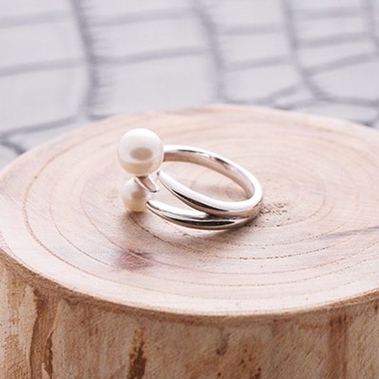 Tornado two point Pearl silver ring