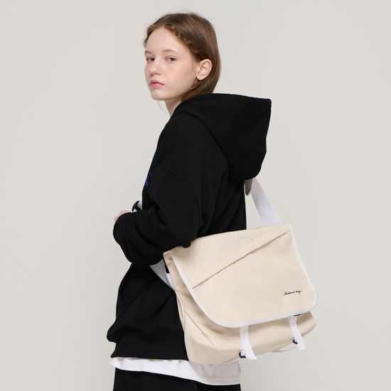 니디드 크로스 메신저백 (아이보리)