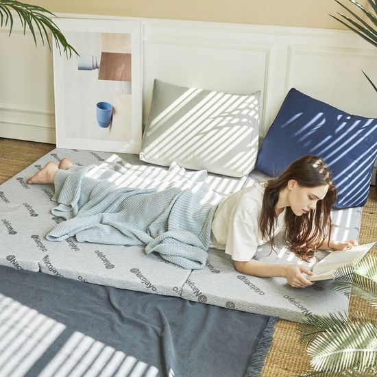 나코자요 3단 접이식 매트리스 에어코일 고분자 토퍼