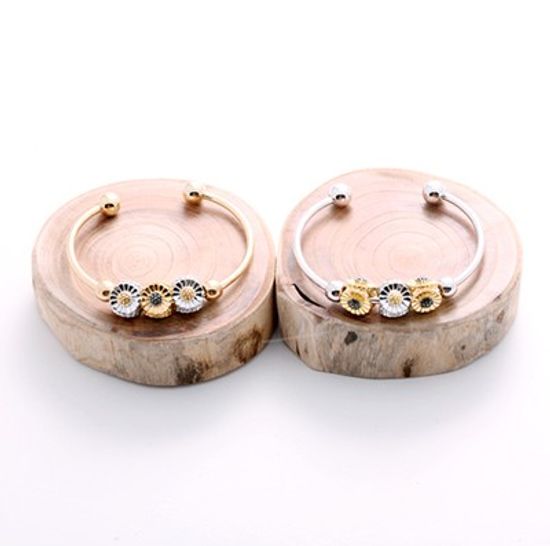 WH-blooming flower bangle