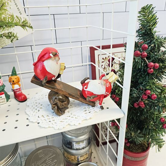 시소타는 선물 산타 인형