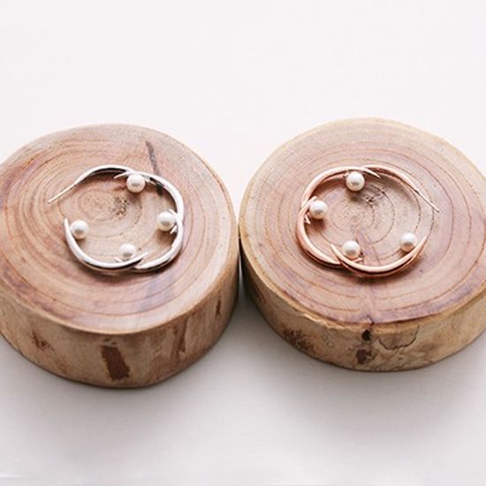 spiderweb-wh pearl hoop earrings