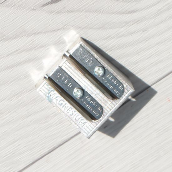 까렌다쉬 메탈 2홀 더블 마그네슘 연필깎이 476.002