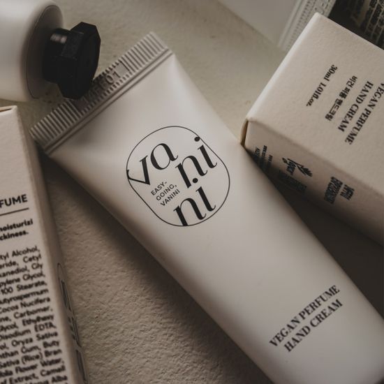 바니니 영양 보습 끈적임 없는 촉촉한 핸드크림 30ml