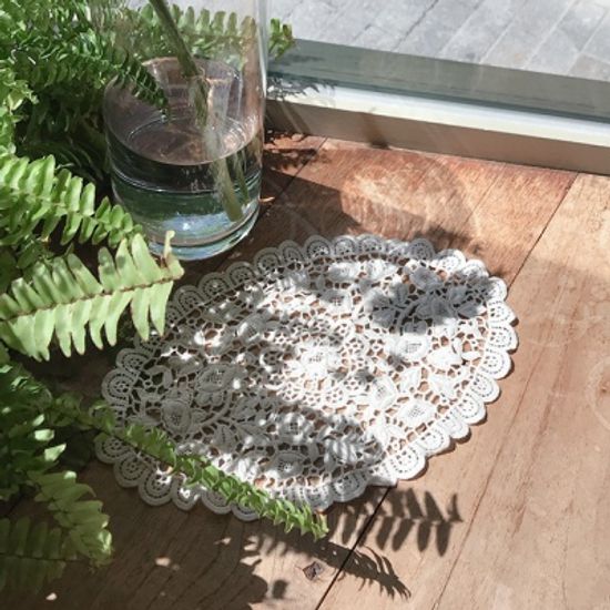 푸어링 레이스 테이블 데코