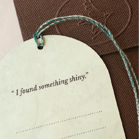 [새가 머무는 책갈피] 까마귀-반짝이는 것을 찾았어