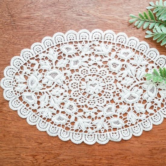 푸어링 레이스 테이블 데코