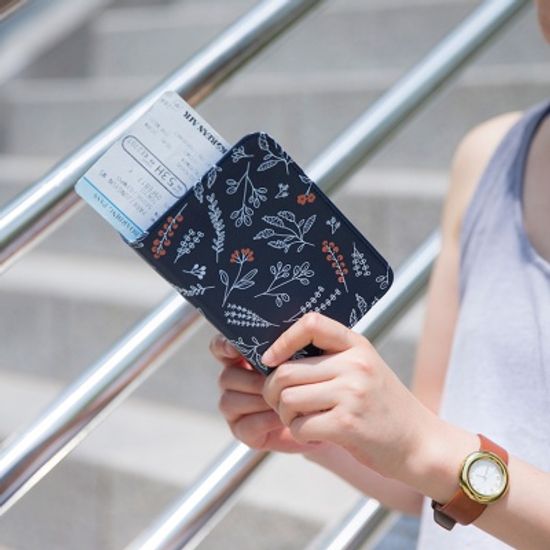 BOTANICAL PASSPORT CASE