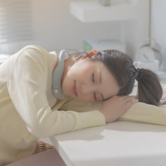 이플로 온열 목 어깨 안마기 마사지기 ZP5410
