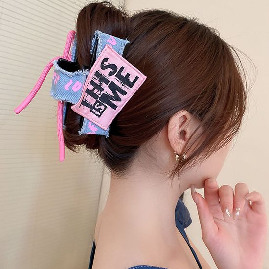 힙한 패브릭 데님 핑크 리본 레터링 집게핀 헤어 삔