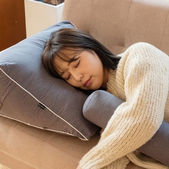 포근해 삼각 등받이 쿠션