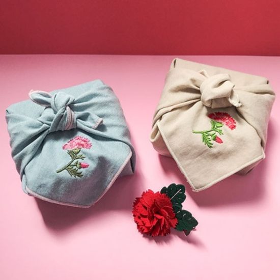 카네이션 손수건 + 브로치 세트