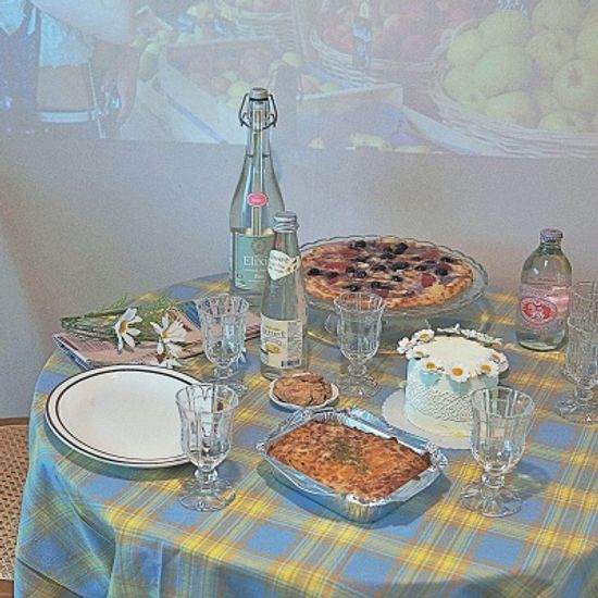 영자신문증정-블루&옐로우 체크 테이블보