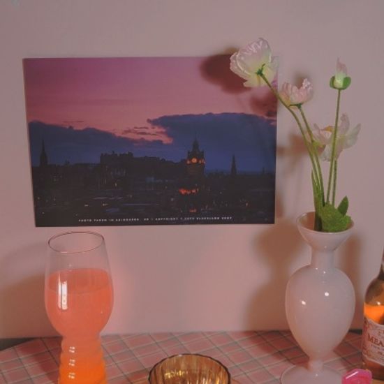 에든버러의 밤 핑크 감성 레터링 포스터