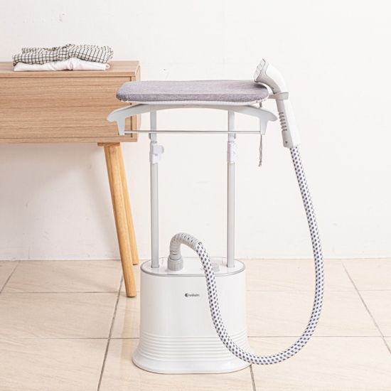 벤하임 옷걸이와 다리미판이 있는 스탠드 스팀다리미