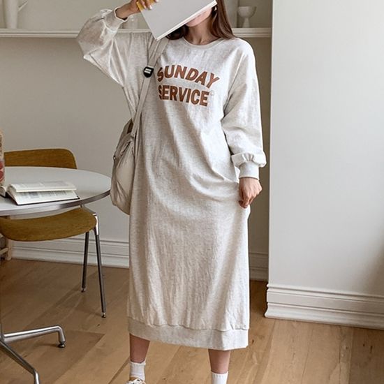 [애슬릿]라운드넥 시보리 영문 프린팅 원피스