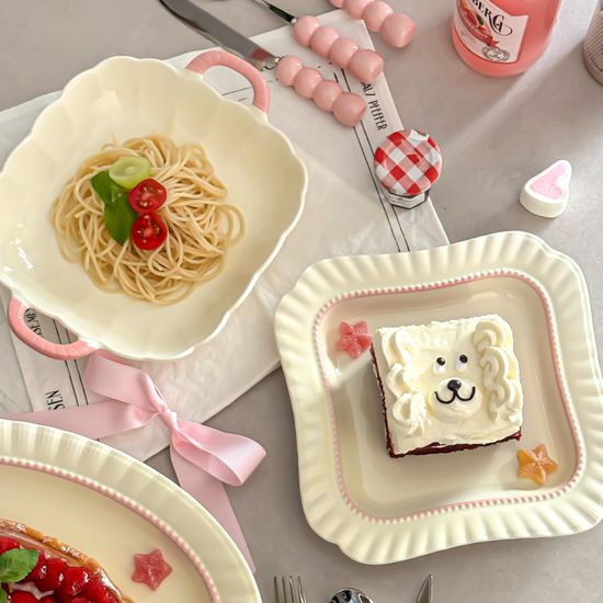 쁘띠 프릴 스퀘어 플레이트 프렌치 감성 홈카페 접시