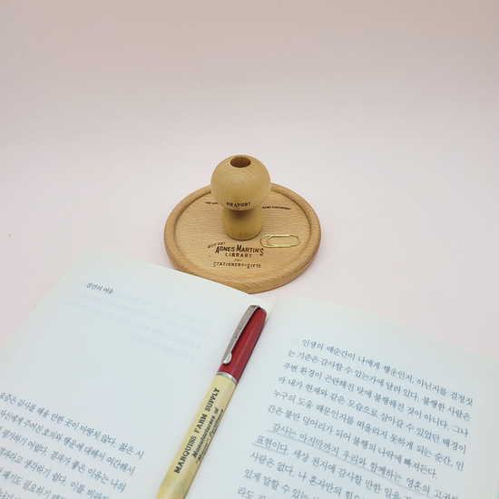 아그네스 마틴_ 머쉬룸 펜슬 스테이션/펜 홀더