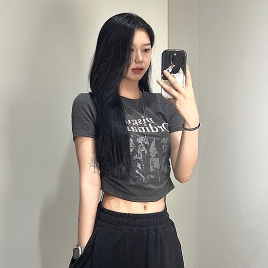 크롭 박스핏 셔링 반팔 티셔츠 레터링 프린팅 그래픽