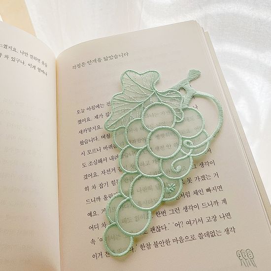 포도송이 한 장 ~ 자수 책갈피