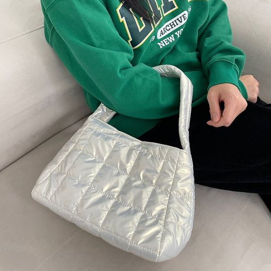 글로시 패딩 미니백