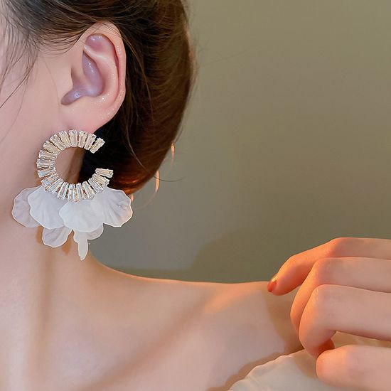 화려한 C자형 큐빅 꽃잎 플라워 드롭 패션 빅 귀걸이