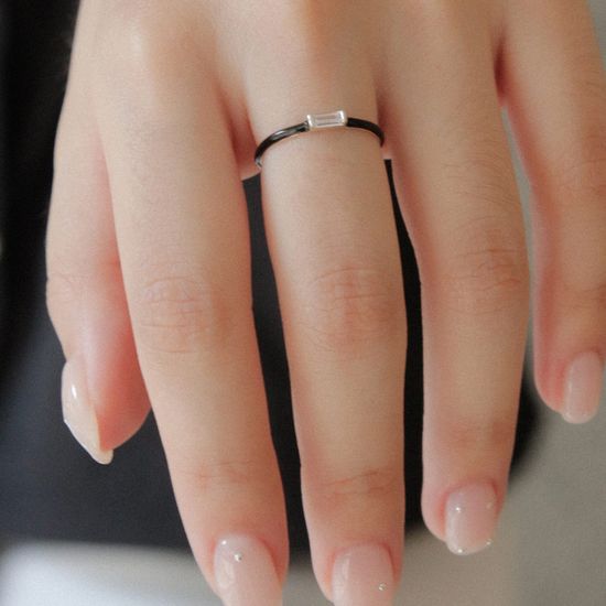 제이로렌 슬림 큐빅 블랙라운드 실버 반지 R0690