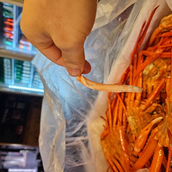 혼술각 치킨보다 싼 자숙 홍게 3kg 7마리 다리만 800g