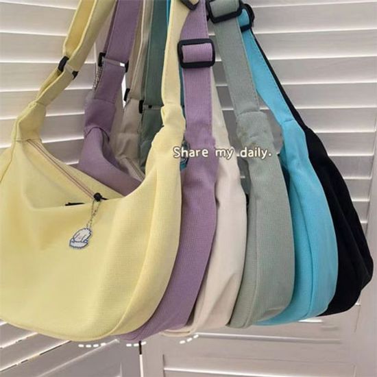 퍼피 체인 장식 반달 크로스백 가방 숄더백 (WBB9E38)