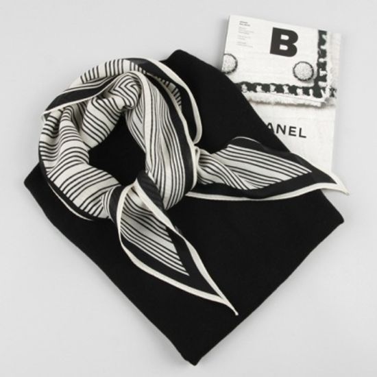 [베네]울실크 라인 마름모 스카프