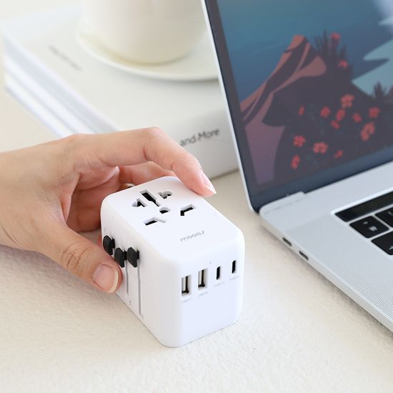 무아스 5포트 30W PD 여행용 고속 멀티 어댑터