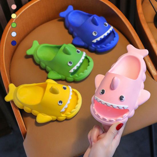 아기상어 캐릭터 슬리퍼 미끄럼방지 푹신한 여름 신발