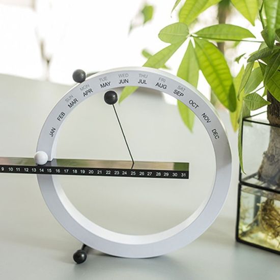 블랙앤화이트 시계추 만년달력 캘린더 시계모양