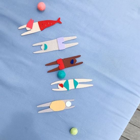 스위밍 풀 모빌