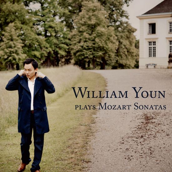 PLAYS MOZART SONATAS [윤홍천: 모차르트 피아노 소나타 1집]