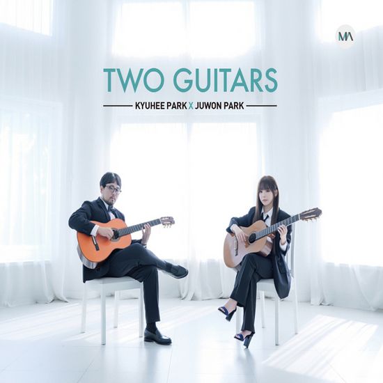TWO GUITARS [CD + 악보집] [클래식 기타리스트와 집시 기타리스트 듀오 미니 앨범: 투 기타즈]