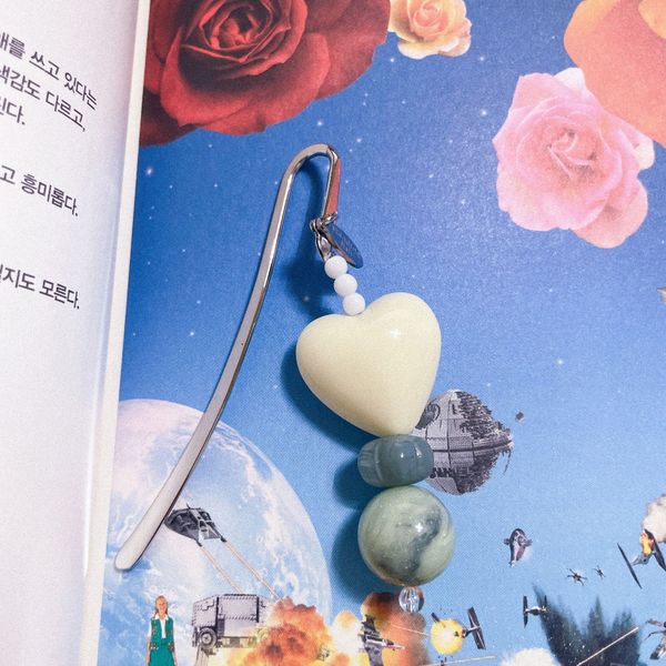 [선물 포장] light yellow heart bookmark