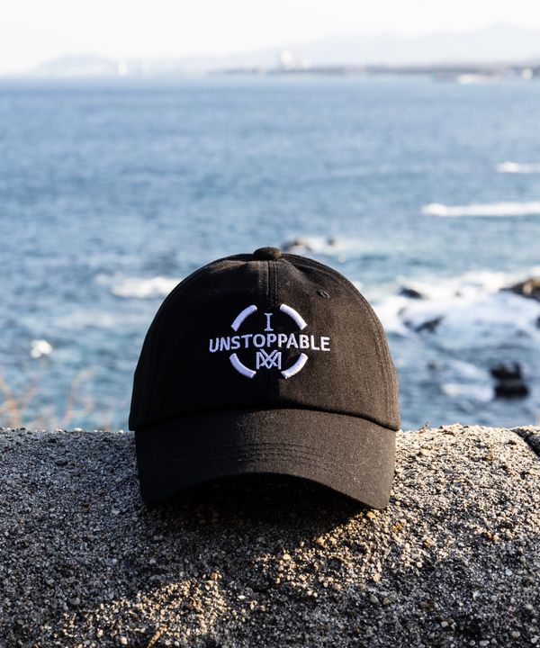 IAM UNSTOPPABLE 아이엠 언스탑퍼블 볼캡 블랙화이트