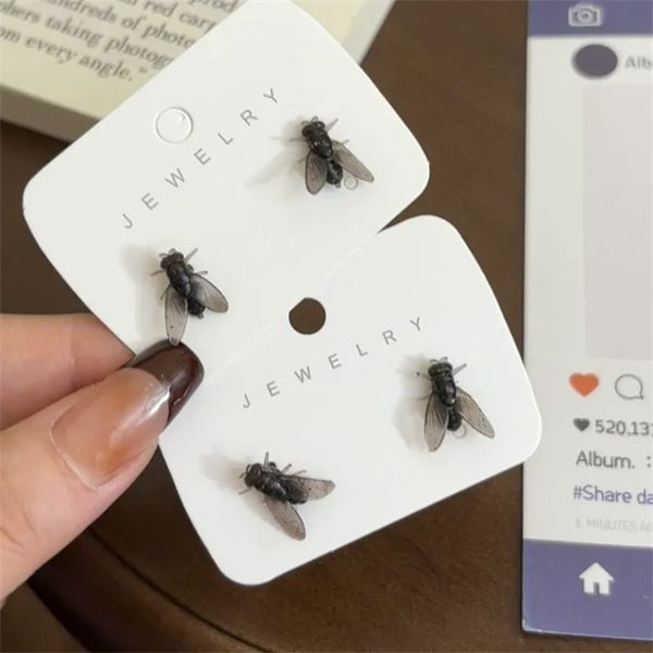 똥파리 귀걸이 귀고리 피어싱 이어링 쓸데없는 선물