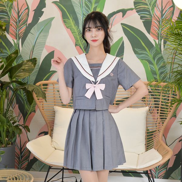 사쿠라 차분한 그레이 일본여고생 세라복 반팔